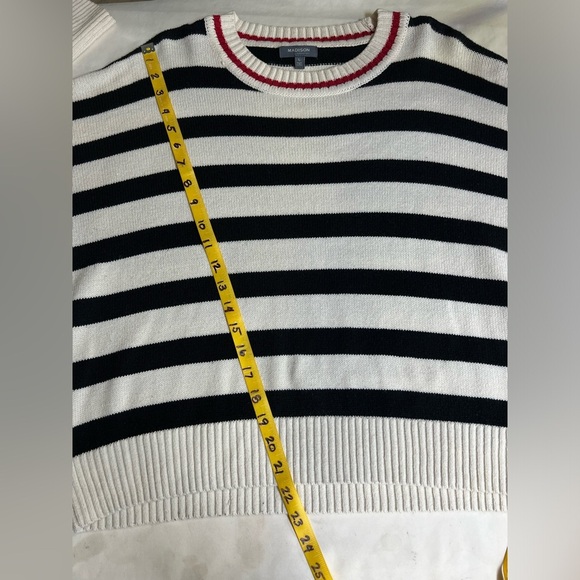 MADISON Beige with black and red stripe crew neck sweater size L - Picture 13 of 13